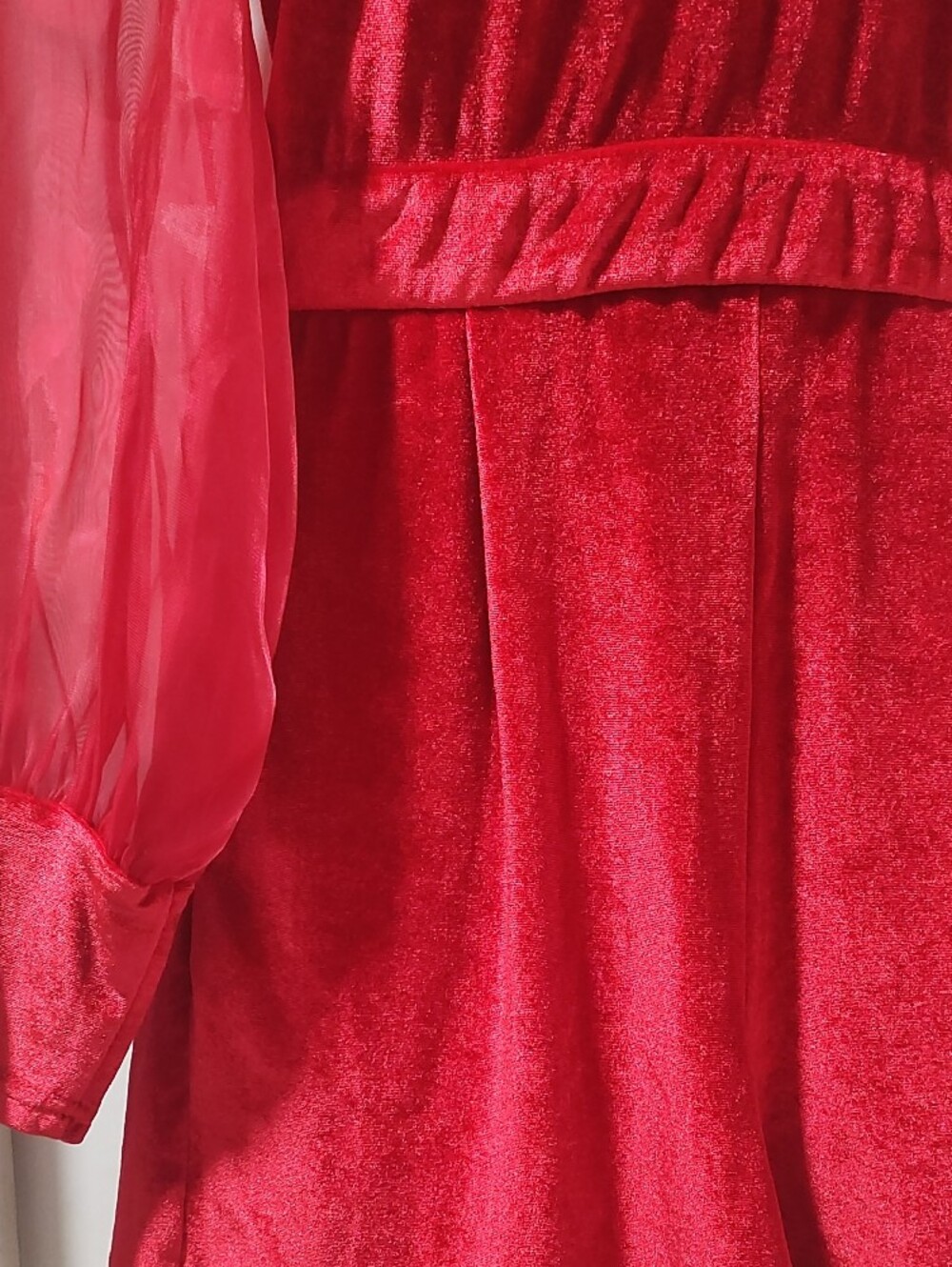 entro Red Velvet High-Rise Bermuda Shorts - Picture 7 of 15